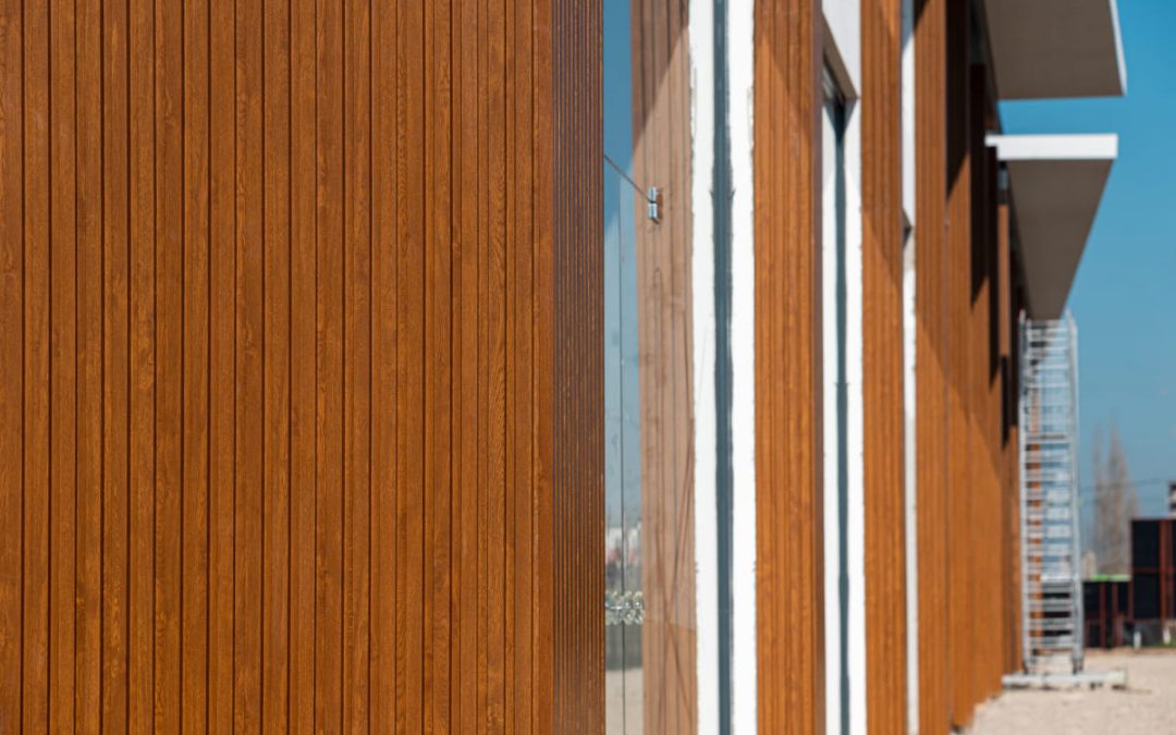 Wie lan­ge hält eigent­lich eine Holz­fas­sa­de im Durchschnitt?